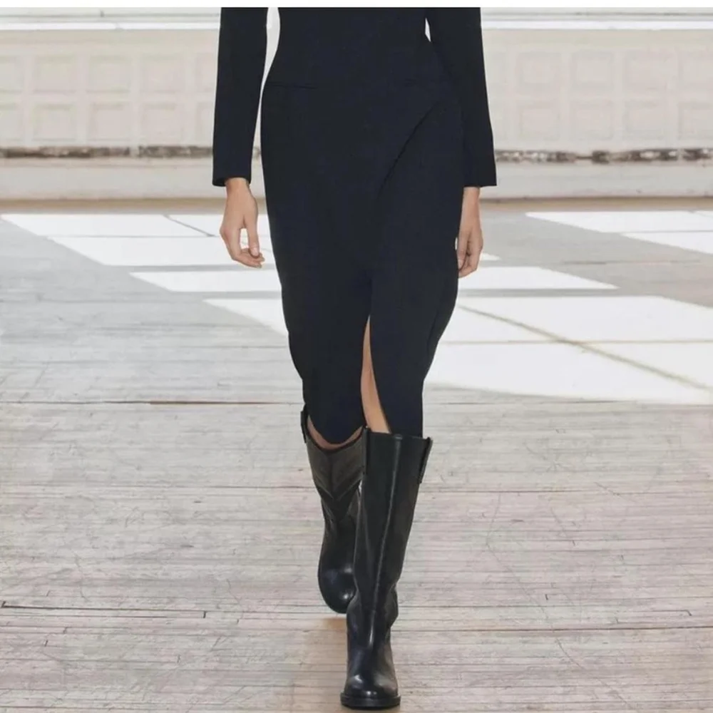 ZARA KNEE HIGH LEATHER BOOTS WITH PULL TABS. SIZE 6 or 36. BRAND NEW